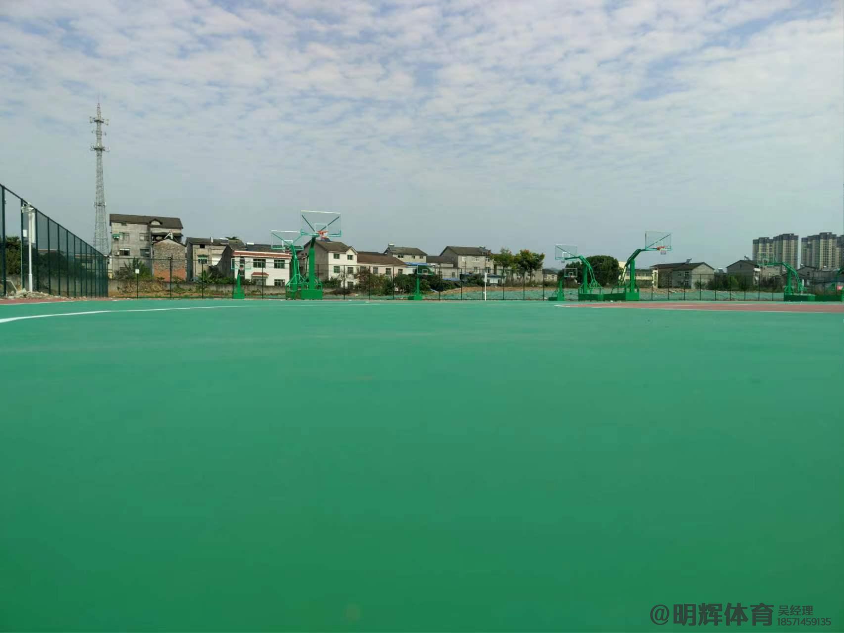 新疆硬地丙烯酸球场的优缺点